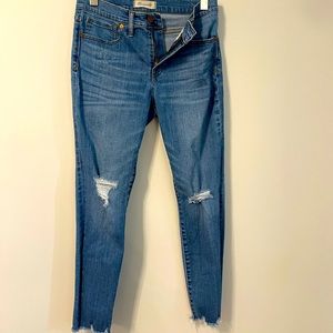 Madewell size 4 ripped blue jeans